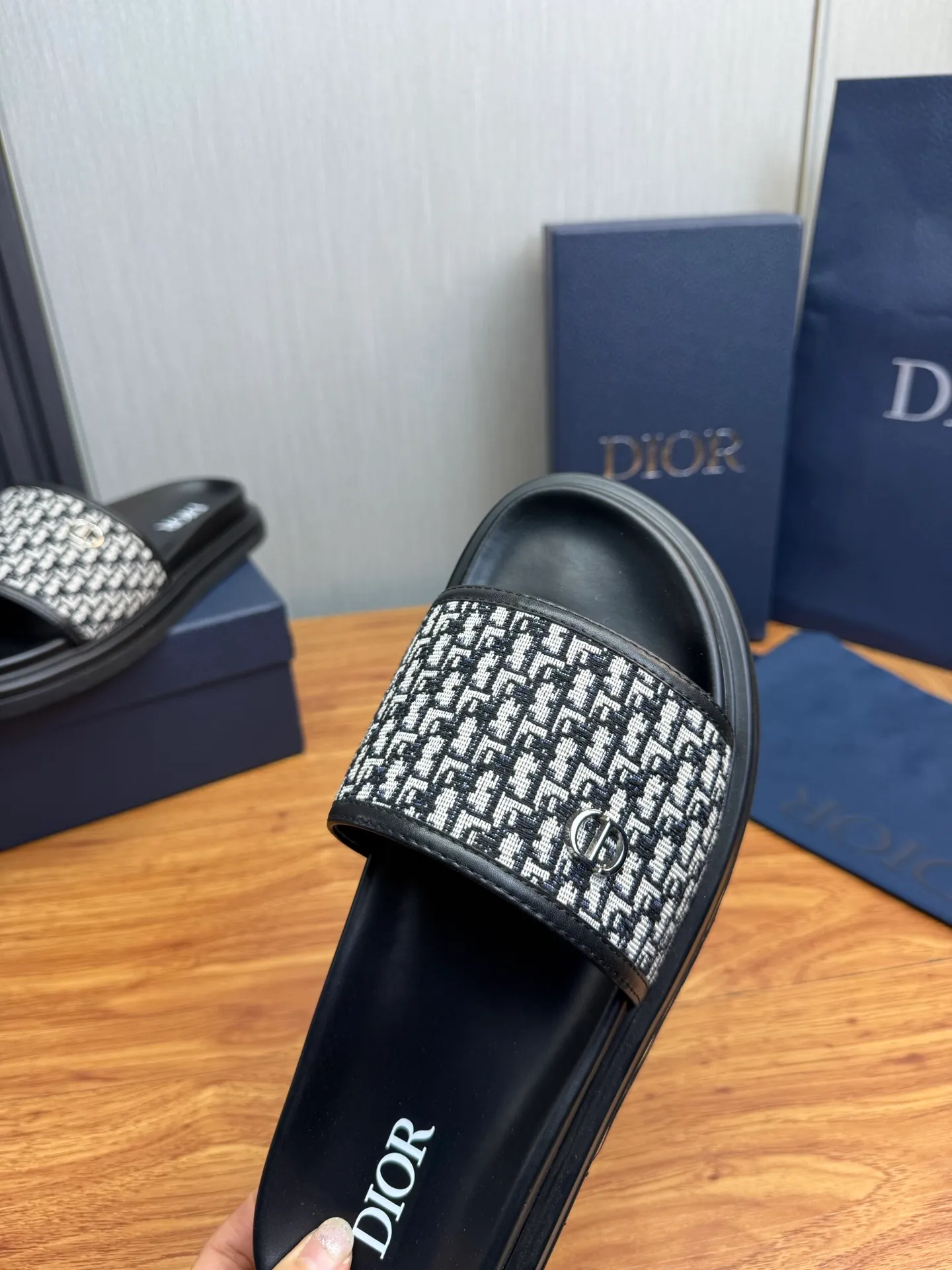 Men's shoes 260💰 Dior. Men's slippers🩴Official website 1:1 production 38-45 size 45 46 🉑️Customized original material shipped✅